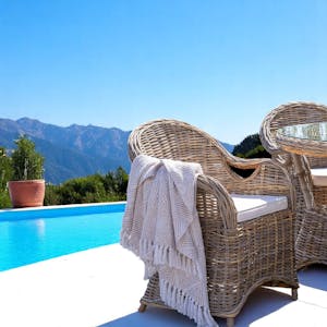 Fauteuil de jardin en rotin gris avec coussin d'assise MENDOZA